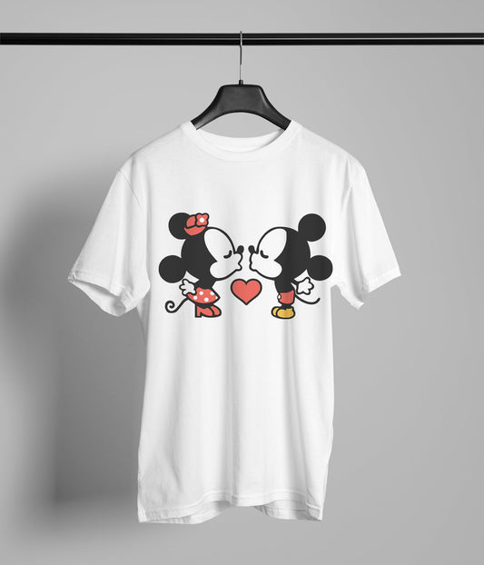 Kissing Mickey N Minnie